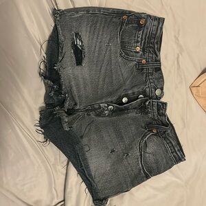 Size 27 Levi shorts
